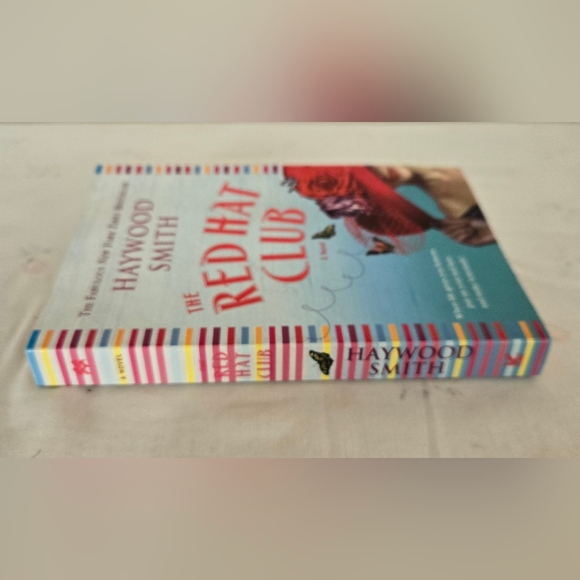 The Red Hat Club - Picture 4 of 6